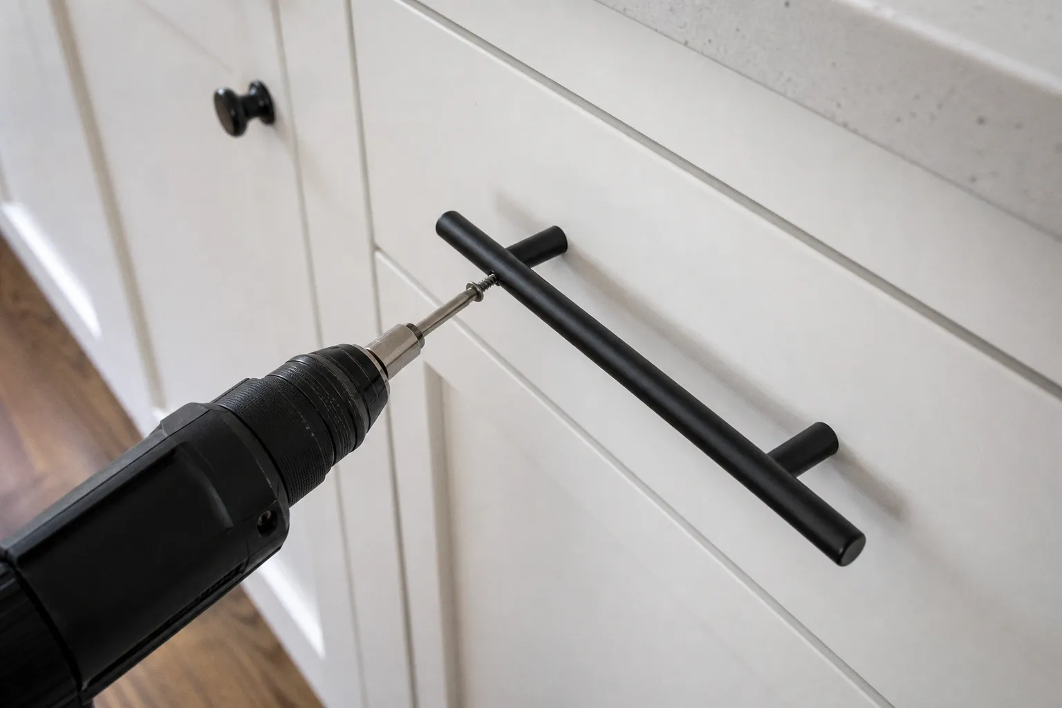Kitchen hardware swaps: Quick staging updates on a budget