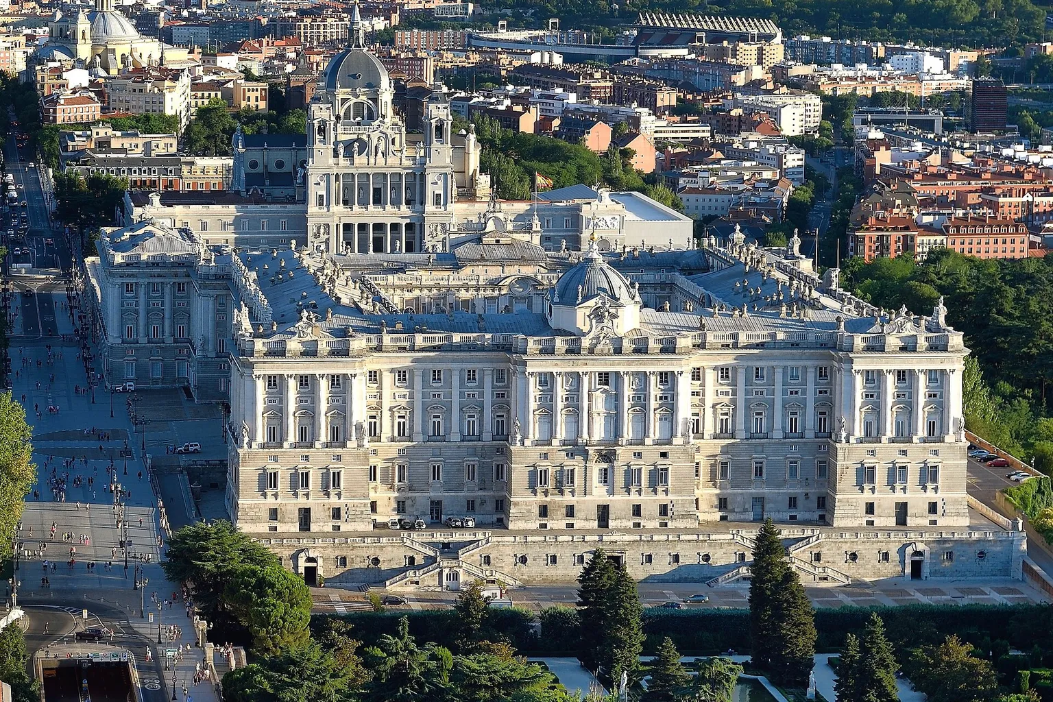 Royal Palace of Madrid: visitor access before and after booking
